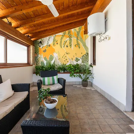 Scarlatti Family Nest Holiday home